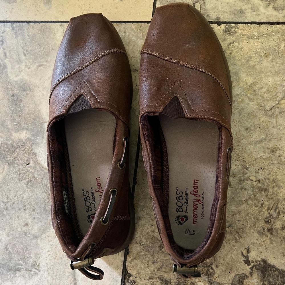 Tom’s New Brown Loafers, size 9